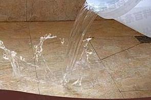 南湖漏水维修 免砸砖防水材料该如何施工